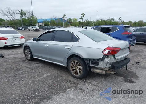 2018 Volkswagen Passat 2.0T Se z USA, uszkodzony, nr VIN 1VWBA7A3XJC013102